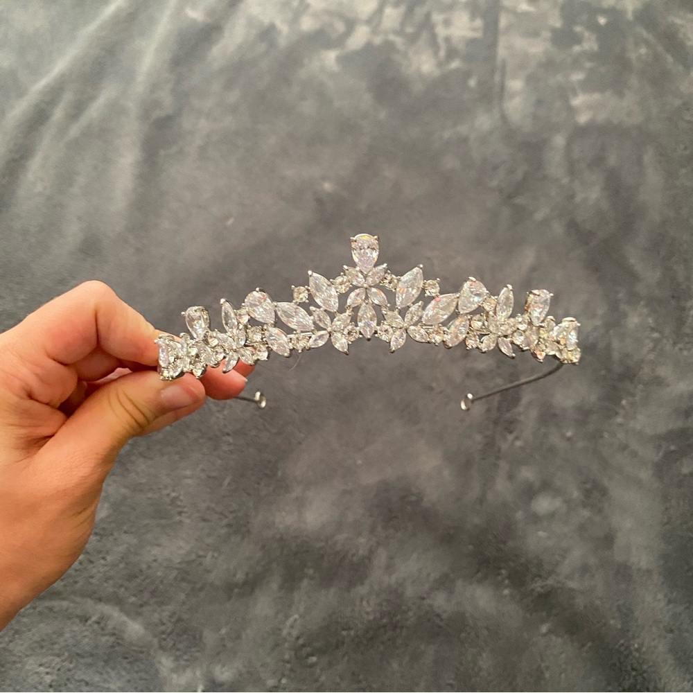Pretty fake diamond tiara/crown